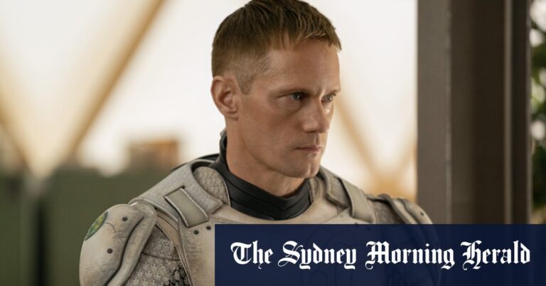 alexander-skarsgard-stars-in-satirical-sci-fi-series-murderbot-