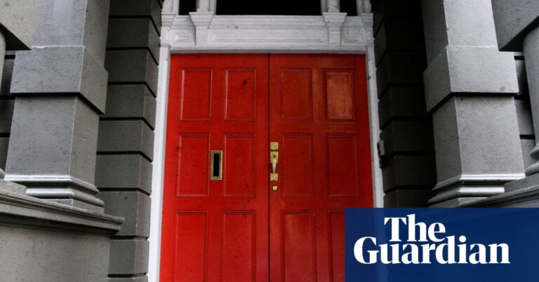melbourne-s-historic-savage-club-embraces-mixed-dining-amid-economic-pressures