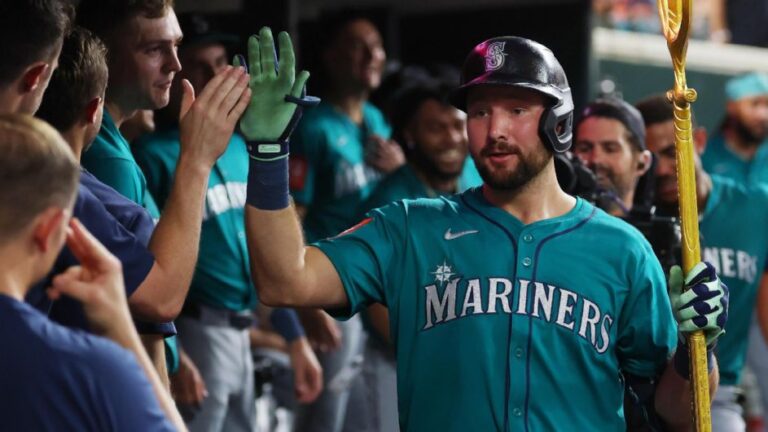 cal-raleigh-hits-two-homers-as-mariners-defeat-tigers-12-3