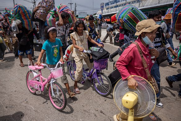 cambodia-thailand-agree-to-urgent-ceasefire-after-deadly-clashes