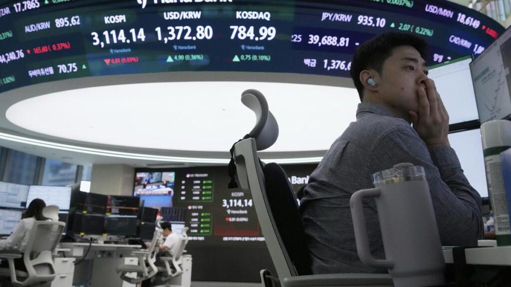 dollar-strengthens-as-asian-markets-react-to-trade-tensions