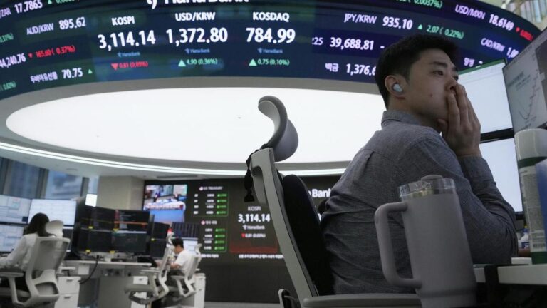 dollar-strengthens-as-asian-markets-react-to-trade-tensions