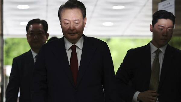 former-south-korean-president-yoon-suk-yeol-returns-to-prison