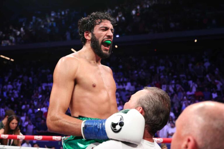 hamzah-sheeraz-dominates-edgar-berlanga-in-historic-boxing-match