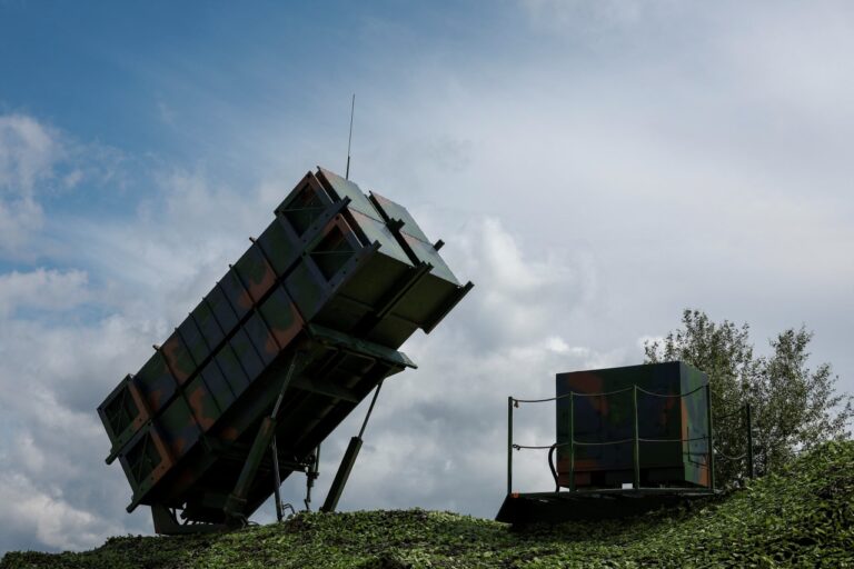 impact-of-u-s-weapon-supply-halt-on-ukraine-s-defense-strategy