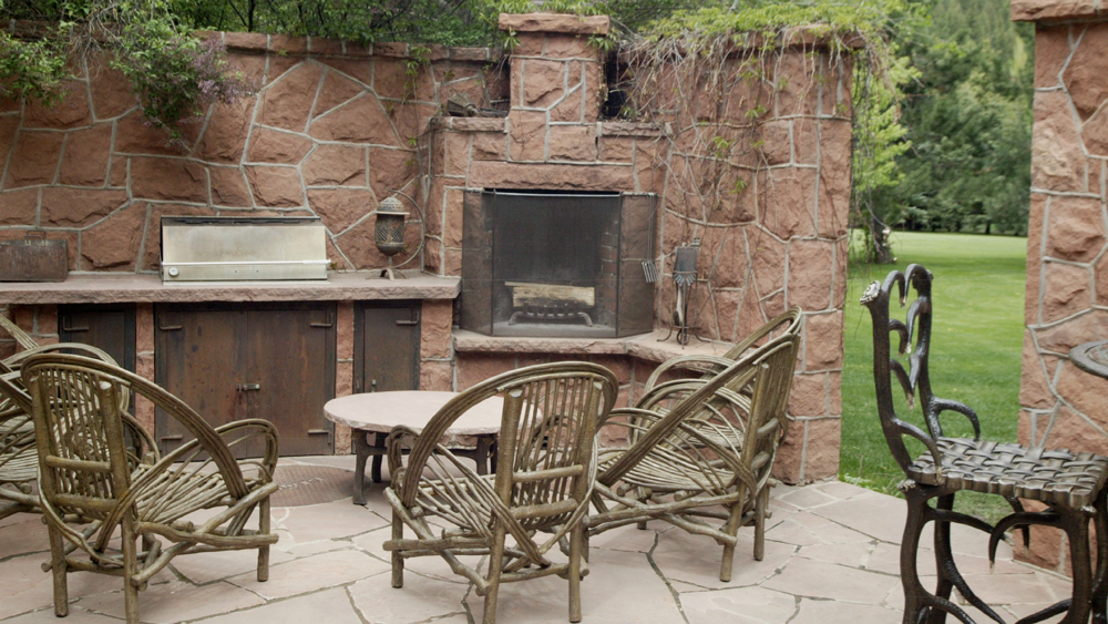 innovative-outdoor-furniture-blends-art-and-nature-at-lazy-cf-ranch