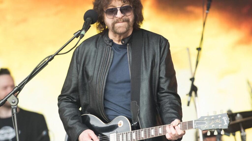 jeff-lynne-cancels-elo-s-final-show-at-bst-hyde-park-due-to-illness
