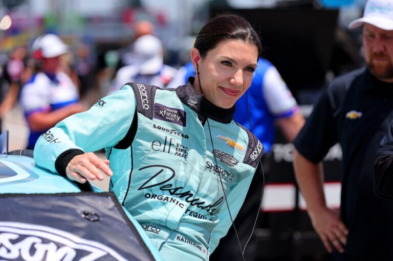 katherine-legge-stuns-by-ousting-corey-heim-from-chicago-cup-start