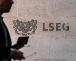 london-stock-exchange-explores-24-hour-trading-to-boost-competitiveness
