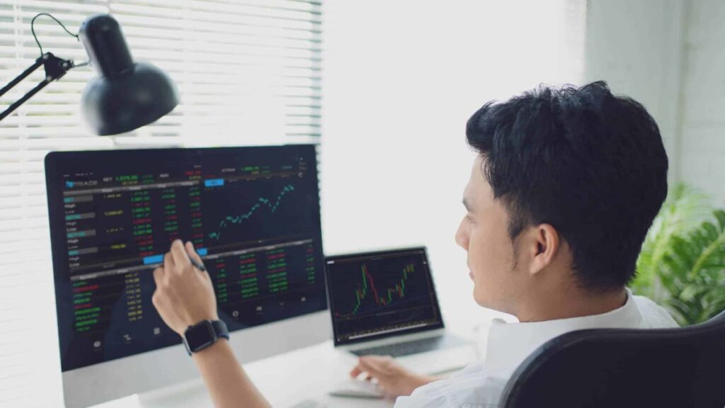 macquarie-warns-of-earnings-decline-as-asx-faces-volatility