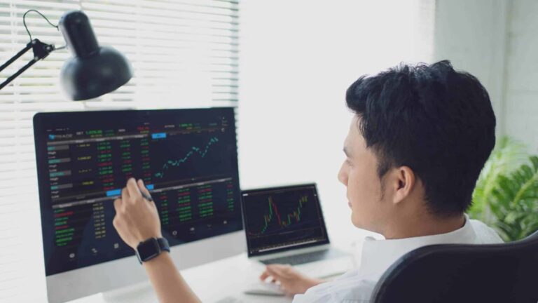 macquarie-warns-of-earnings-decline-as-asx-faces-volatility