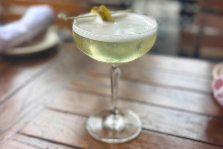 pickle-juice-the-unexpected-star-in-modern-cocktails