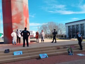 pro-palestine-activists-vandalize-us-australia-memorial-in-canberra