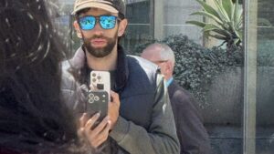 prototype-iphone-17-spotted-in-public-ahead-of-launch