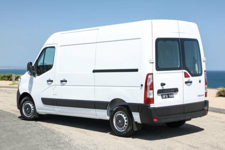 renault-simplifies-2025-master-van-range-with-competitive-pricing