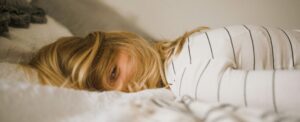 research-reveals-women-sleep-longer-but-face-unique-challenges