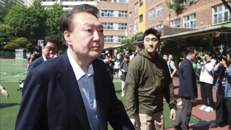 south-korean-prosecutors-seek-detention-of-ex-president-yoon-suk-yeol