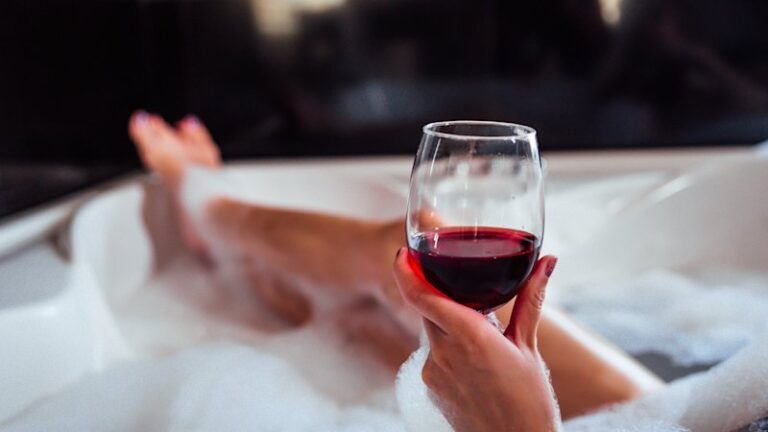 study-reveals-hidden-dangers-of-drinking-wine-in-the-bath