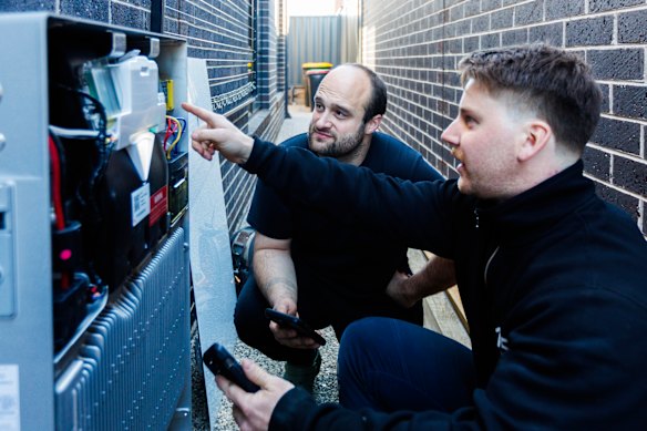 surge-in-battery-sales-marks-new-era-in-australia-s-solar-energy-revolution