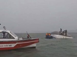 survivor-recalls-escape-from-deadly-ha-long-bay-boat-capsize