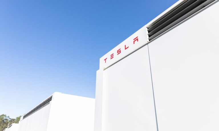 tesla-megapacks-arrive-in-australia-to-replace-coal-plant