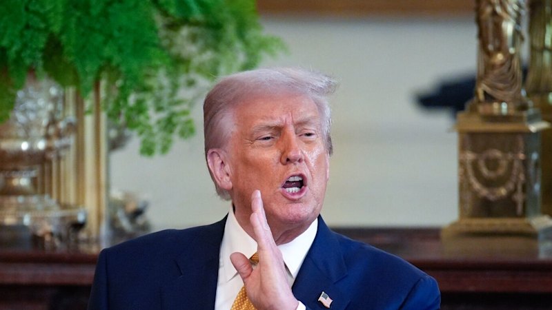 trump-visits-federal-reserve-to-pressure-powell-on-interest-rates