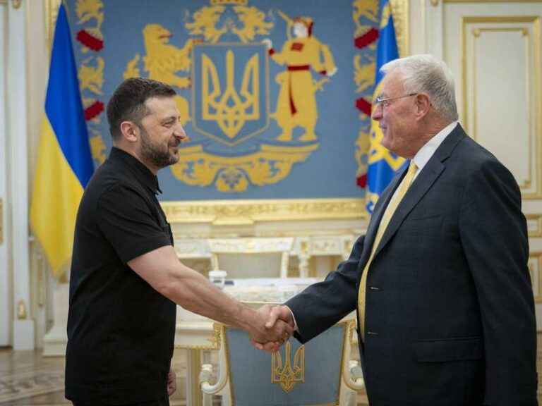 us-envoy-meets-zelenskiy-as-trump-promises-new-military-aid