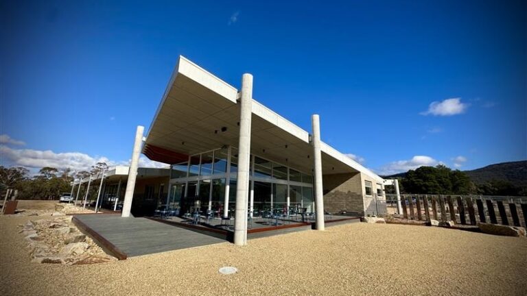 wildlife-art-museum-of-australia-opens-blending-art-and-nature