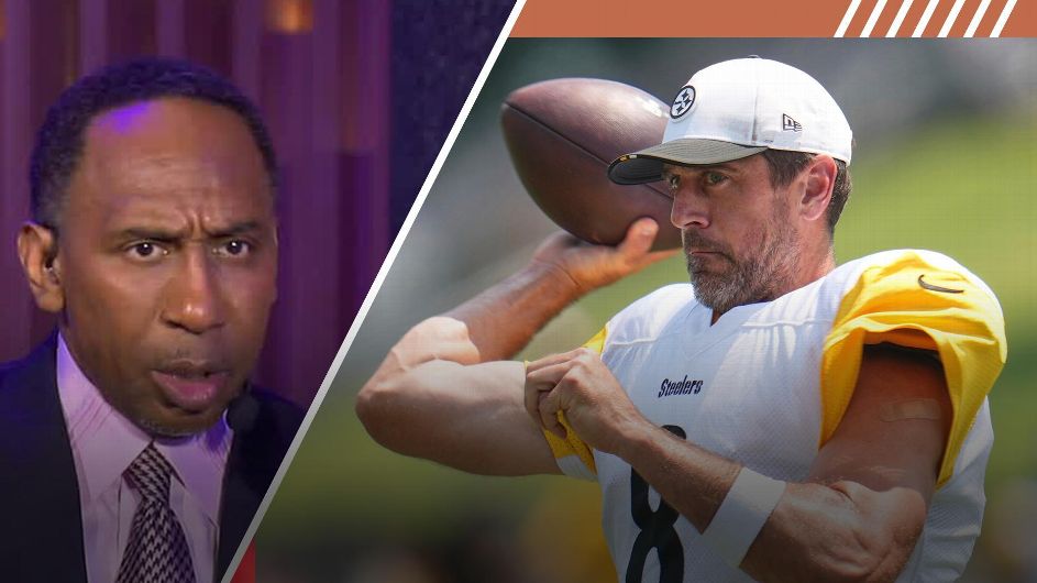 aaron-rodgers-struggles-with-new-helmet-design-at-steelers-camp