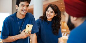 apple-enhances-retail-training-with-new-ai-chatbot-for-employees