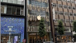 apple-ginza-store-in-tokyo-marks-three-years-in-temporary-space