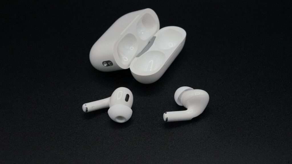 apple-releases-new-beta-firmware-for-airpods-pro-2-and-airpods-4