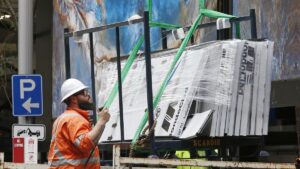 australia-faces-economic-challenges-as-rba-warns-of-declining-living-standards