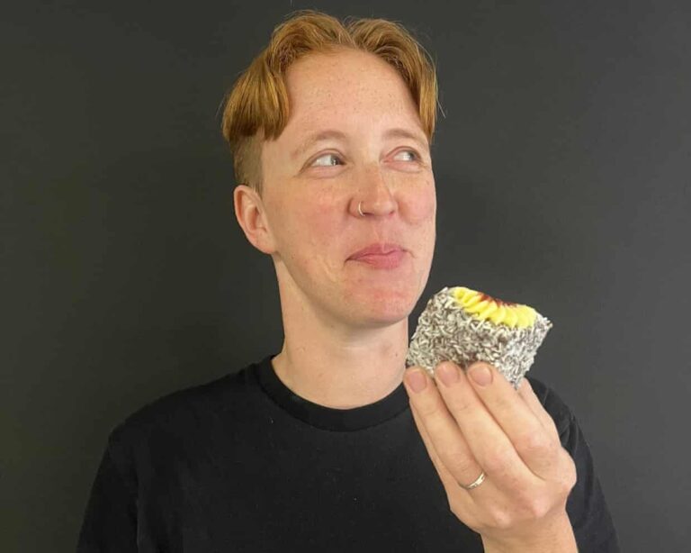 australians-in-london-taste-test-m-s-lamingtons-shock-ensues
