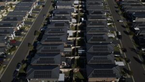 australians-save-big-with-rooftop-solar-urgent-grid-coordination-needed
