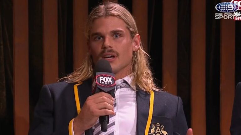 bailey-smith-s-brave-revelation-earns-standing-ovation-at-afl-awards