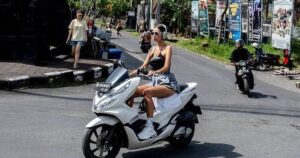 bali-police-crackdown-nets-dozens-of-tourists-for-scooter-violations