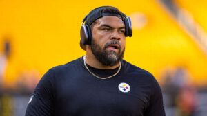 cameron-heyward-returns-to-practice-amid-contract-stalemate