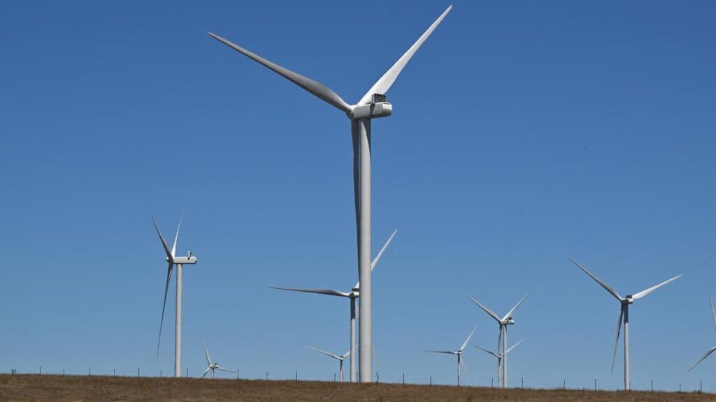 controversial-tasmanian-wind-farm-gains-approval-after-eight-years