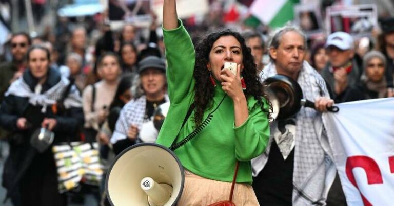 court-approves-pro-palestinian-march-on-sydney-harbour-bridge
