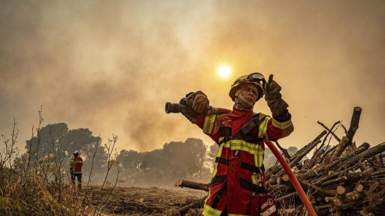 france-s-largest-wildfire-in-decades-slows-three-missing