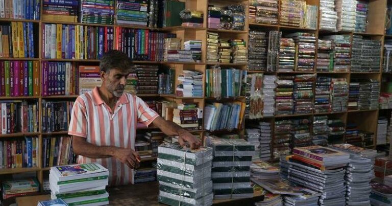 indian-authorities-ban-25-books-in-kashmir-targeting-prominent-writers
