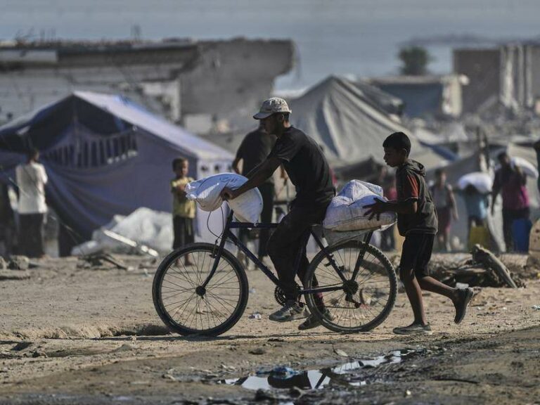 israeli-strikes-kill-33-amid-worsening-famine-in-gaza