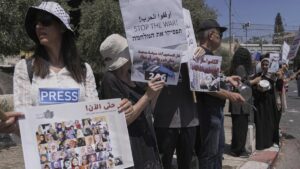 israelis-and-palestinians-unite-in-outcry-over-journalists-deaths