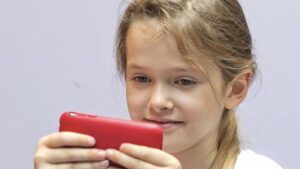 japan-city-proposes-urgent-two-hour-smartphone-use-limit