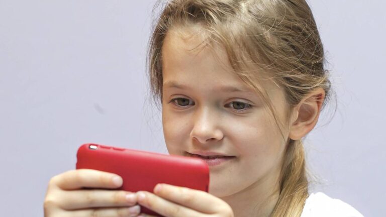 japan-city-proposes-urgent-two-hour-smartphone-use-limit