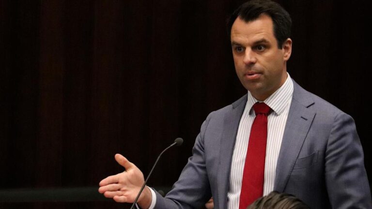 labor-s-new-leader-vows-to-regain-trust-after-election-loss