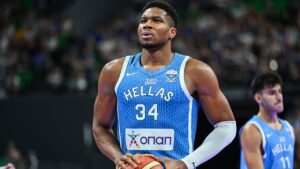 nba-insider-warns-of-heavy-burden-on-giannis-antetokounmpo