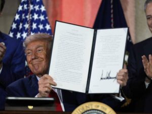 new-york-court-overturns-464-6-million-fraud-penalty-against-trump