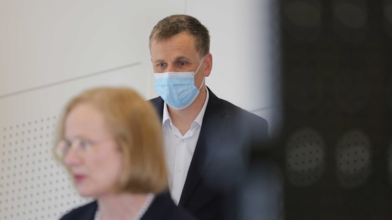 queensland-health-chief-officer-recruitment-resumes-amid-confusion
